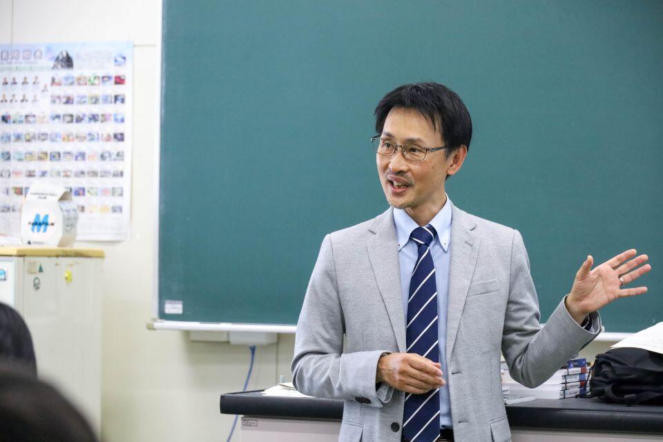 免疫について解説する高田健介特任准教授