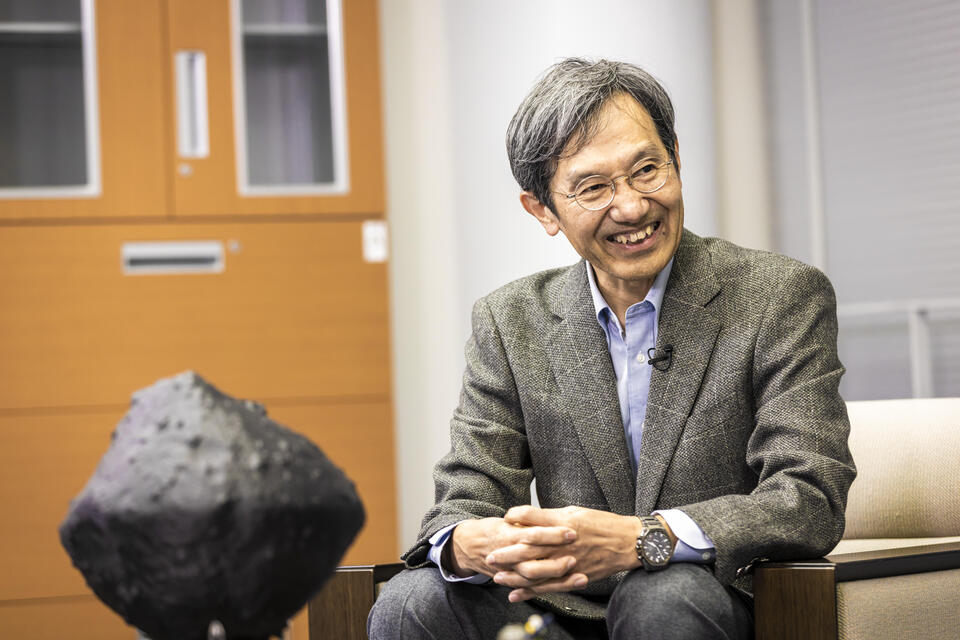 理学研究院 圦本尚義教授