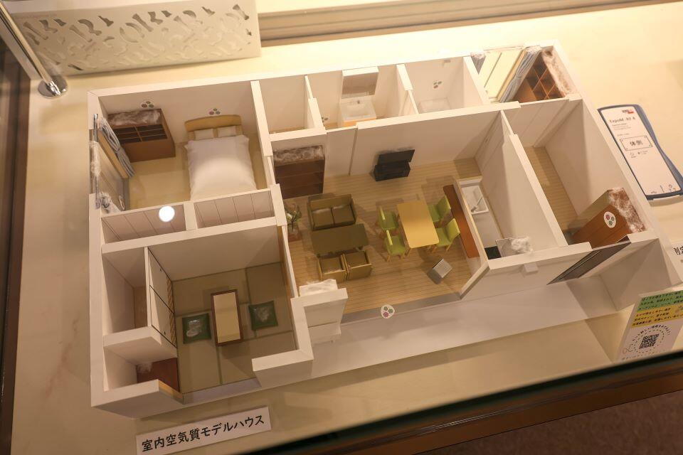 ほこりやカビがたまりやすい場所が表現された模型(撮影:長尾美歩)