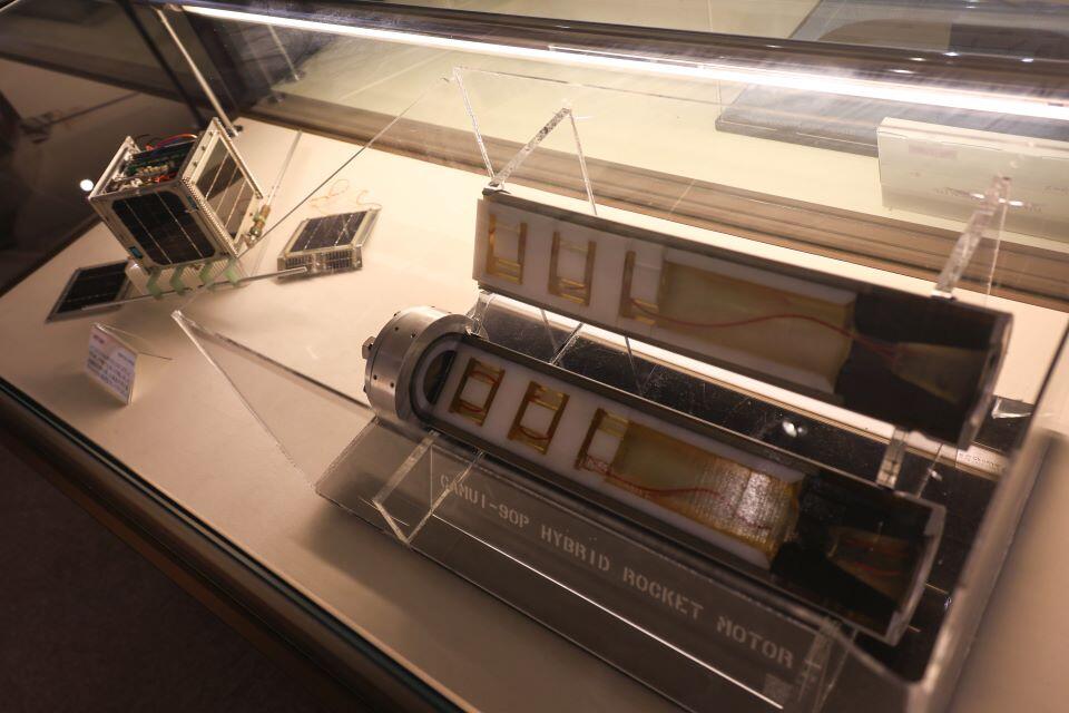 人工衛星やロケットに関する展示（撮影：長尾 美歩）