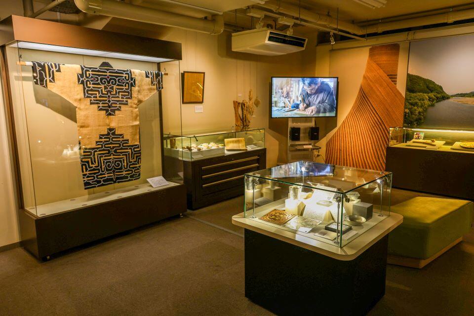 アイヌ・先住民研究センターの展示ブース(撮影:長尾美歩)