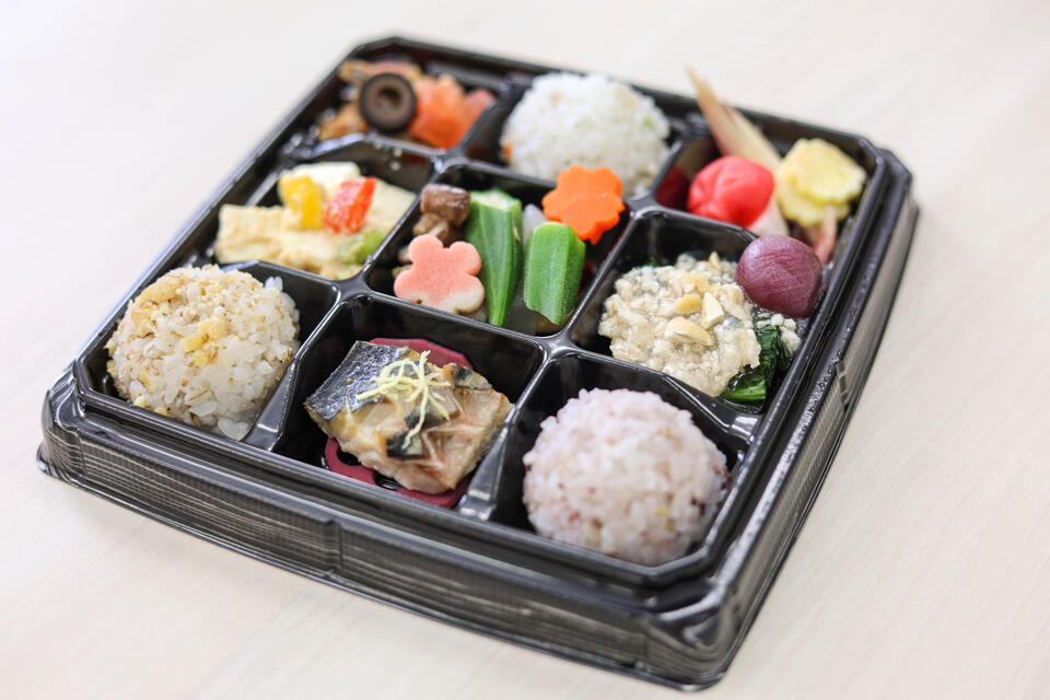 新商品の「和風MIND食弁当」（撮影：広報課　広報・渉外担当　長尾美歩）
