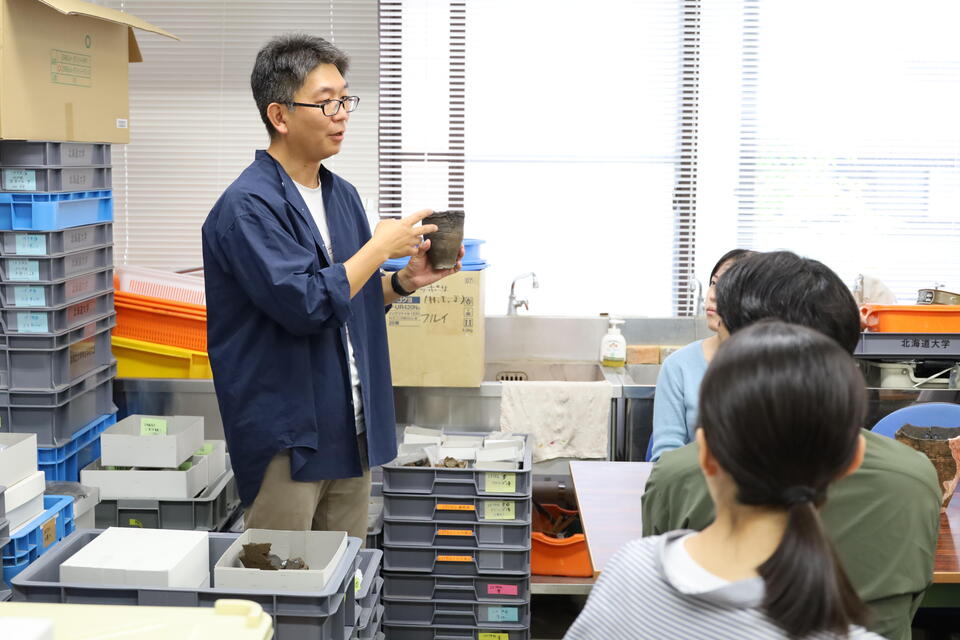 考古学研究室の高瀬克範教授（撮影：齋藤有香）


