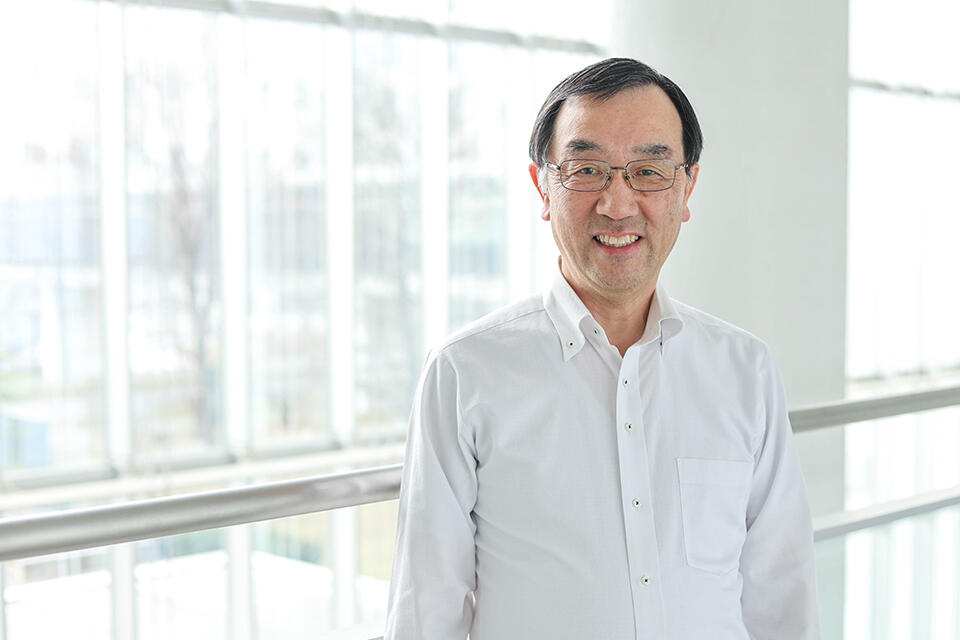 福岡 淳(ふくおか あつし) 名誉教授・触媒科学研究所 特任教授