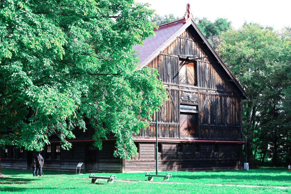 札幌農学校第2農場の一角にある模範家畜房（モデルバーン）