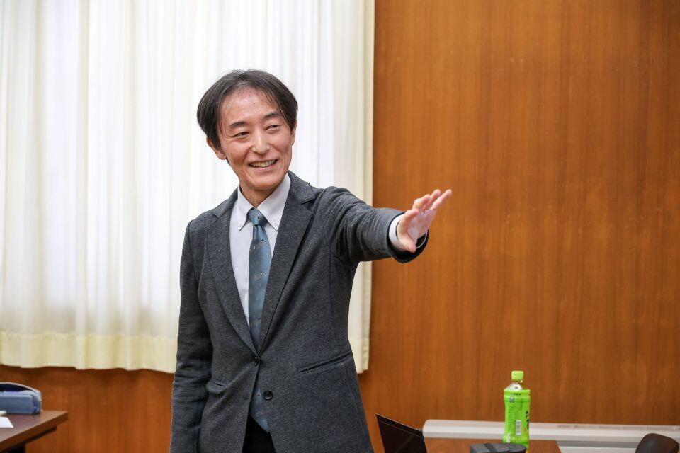 画像を見せながら説明する高尾准教授