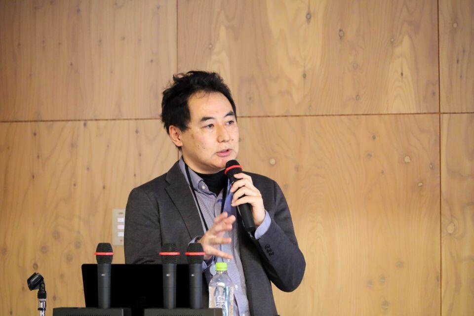 研究室見学の前に医学部百年記念館で講義を実施