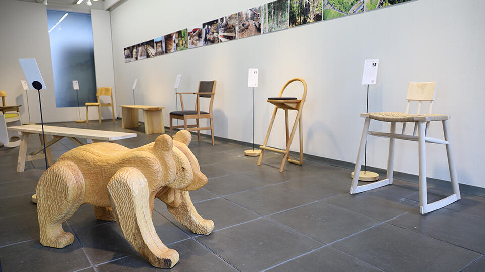 ギャラリー創で開催された札幌の木、北海道の椅子展'21-'22