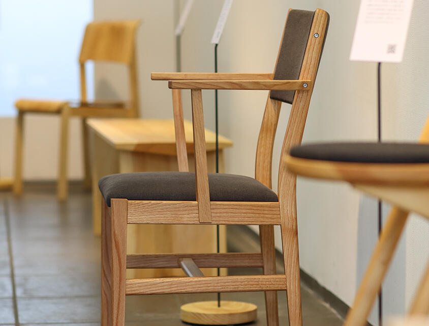 LIM Chair with Arm（制作：北の住まい設計者）