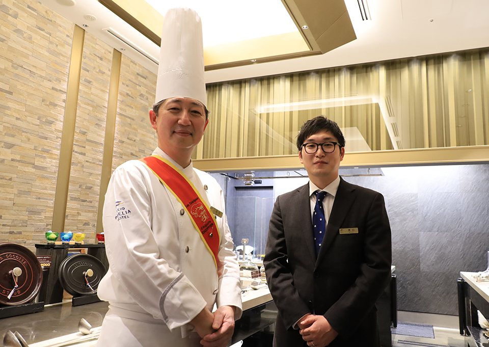 京王プレリアホテル札幌 料理長の成田公洋さん（左）と支配人の増田裕介さん（右）