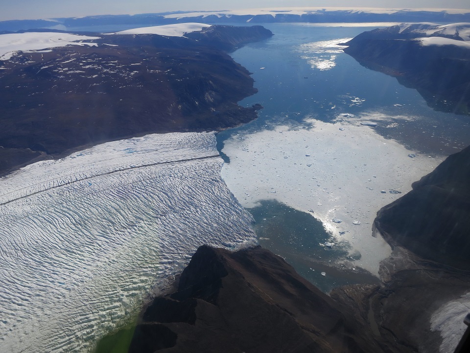 末端が海に流れ込むグリーンランドのボードイン氷河(2013年撮影、提供:杉山慎 教授)