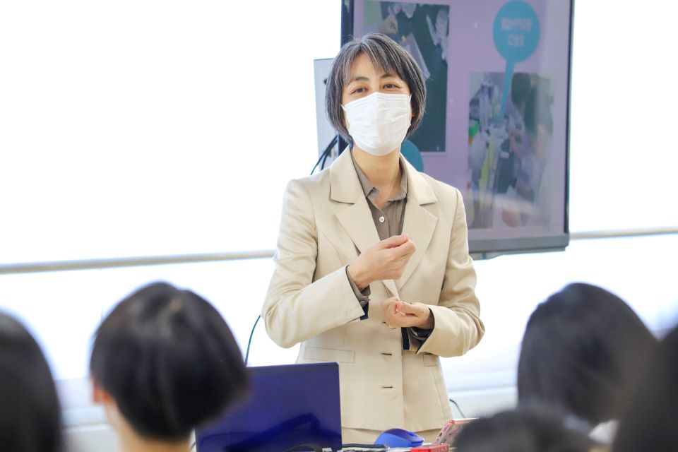 住宅環境の重要性について解説する池田教授(撮影:広報課 広報・渉外担当 齋藤麻衣)