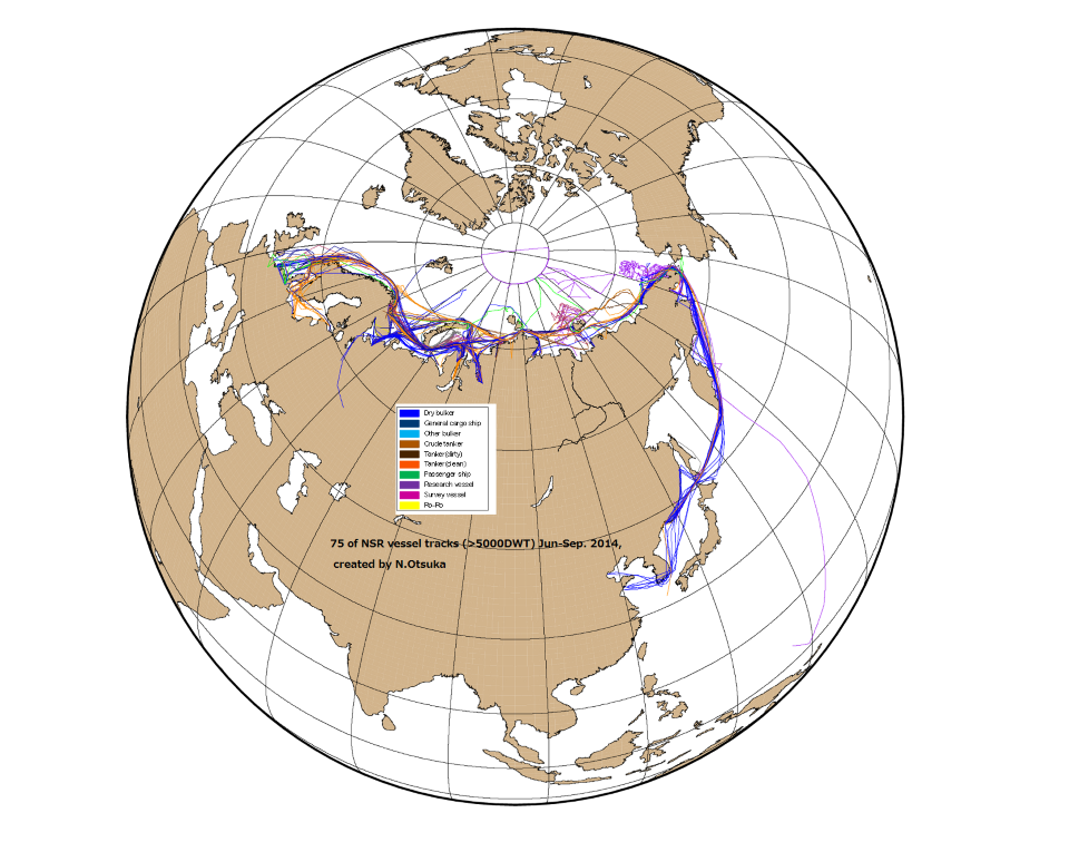 衛星観測により北極海航路を航行する船舶の航跡を調査した例