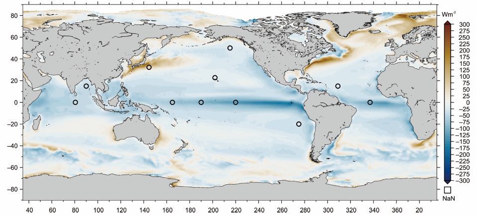 J-OFURO3によって推定された過去30年の海面熱フラックスの平均場。正の値は海洋から大気への熱輸送を表す