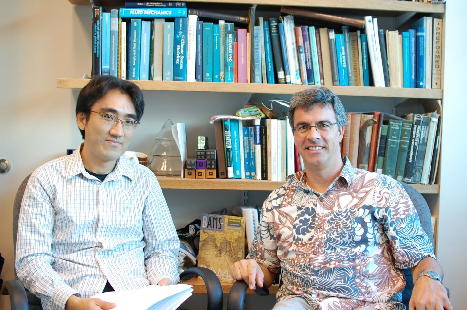 ハワイ大学滞在時、ボスのNiklas Schneider 教授（右）と　（提供：佐々木 克徳 准教授）