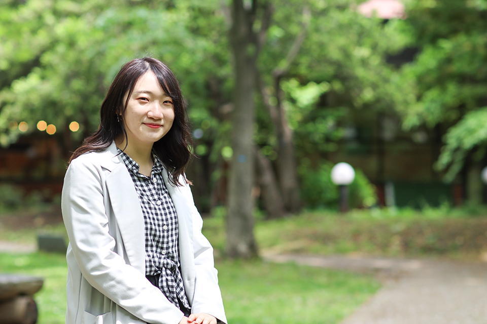 卒業後は、コンサルティング系の会社に就職予定という馬杉さん。今後は社会人として、「研究広報インターンシップでの経験を生かしたい」と、語る(撮影:広報課 広報・渉外担当 斎藤麻衣)